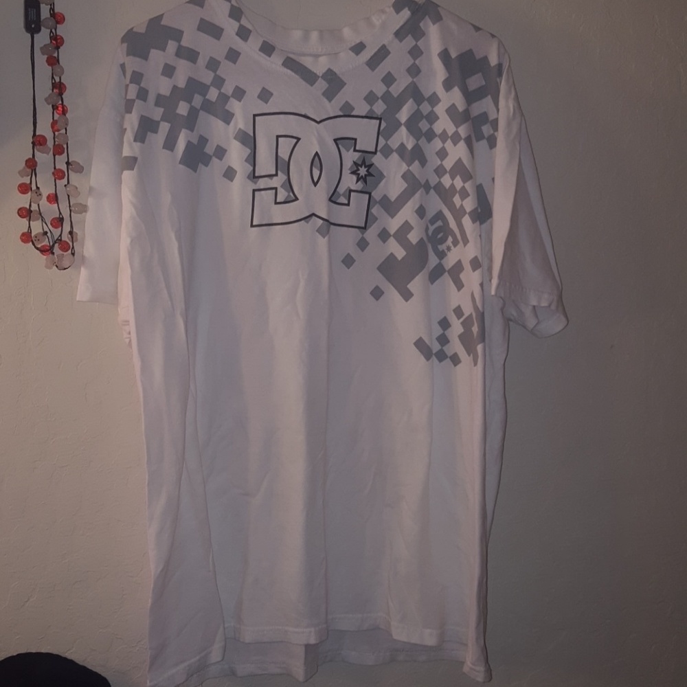 Men's white DC T-Shirt size XL
